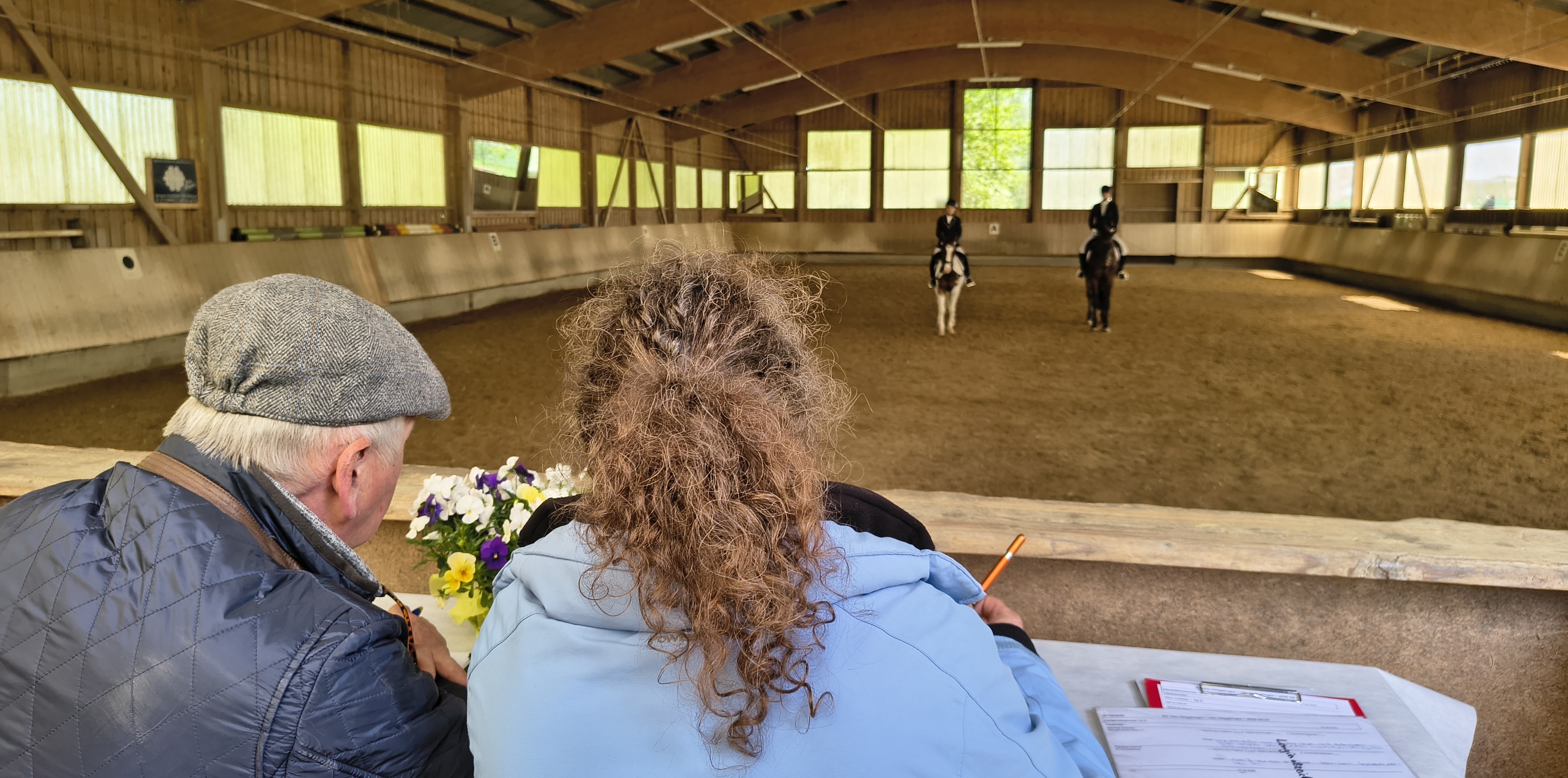 Prüfungssituation in der Reithalle